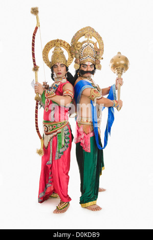 Fase due artisti vestite come Rama e Ravana indù personaggi mitologici Foto Stock