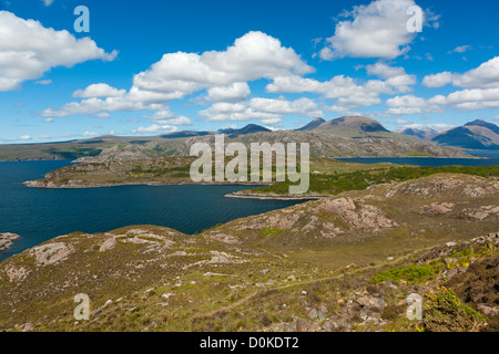 Una vista sul Loch Beag vicino Ardheslaig. Foto Stock