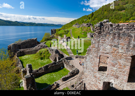 I resti del castello di Urquhart sul Lago di Loch Ness. Foto Stock