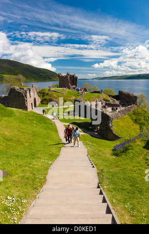 Il castello di Urquhart sul Lago di Loch Ness. Foto Stock