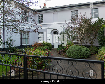 Totnes, Devon, Inghilterra. Il 26 novembre 2012. Una casa di cittã in stile vittoriano nel centro di Totnes. Foto Stock