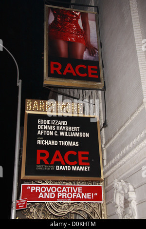 Poster notte di chiusura della produzione di Broadway di "razza" presso il Teatro Barrymore - Curtain Call New York City, Stati Uniti d'America - 21.08.10 Foto Stock