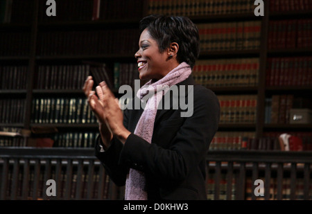 Afton C. Williamson la chiusura notturna del Broadway produzione di 'corsa' la Barrymore Theatre - Curtain Call New York City, Stati Uniti d'America Foto Stock