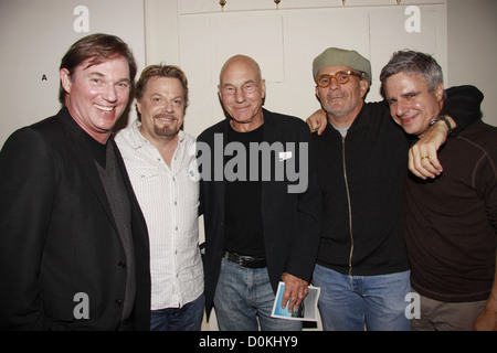 Richard Thomas Eddie Izzard Patrick Stewart David Mamet e Neil Pepe la chiusura notturna del Broadway produzione di 'corsa' a Foto Stock