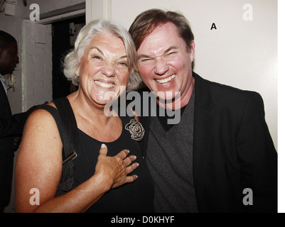 Tyne Daly e Richard Thomas notte di chiusura della produzione di Broadway di "razza" presso il Teatro Barrymore - dietro le quinte di New York Foto Stock