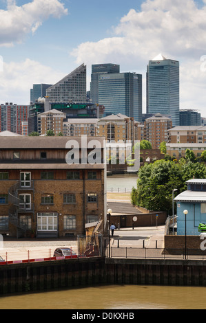 Vista dal ponte di Lee inferiore attraversando guardando verso Canary Wharf. Foto Stock