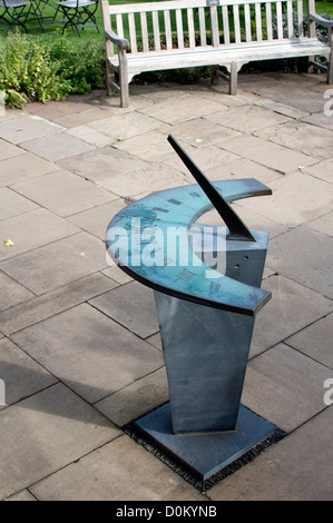 Meridiana di William al luogo di nascita di Shakespeare giardino, Stratford-upon-Avon, Regno Unito Foto Stock