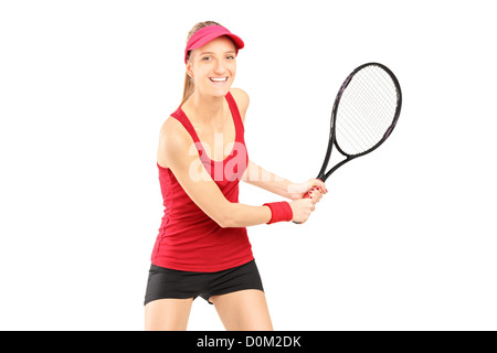 Una femmina di giocatore di tennis tenendo un racket isolati su sfondo bianco Foto Stock
