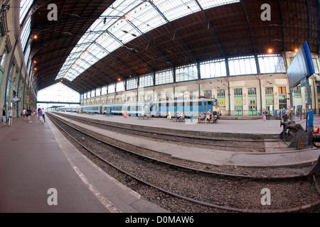 Stazione ferroviaria Nyugati di Budapest, la capitale di Ungheria. Foto Stock