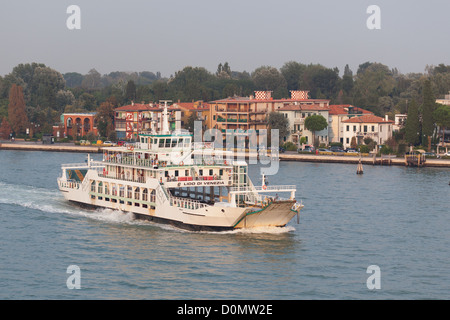 Traghetti sul Canal Grande a Venezia Foto Stock