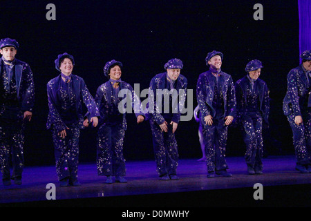 Cast Tony Nominee Gavin Lee ritorna al ruolo di Bert nel Disney teatrale di musical di Broadway produzione di 'Mary Poppins" Foto Stock