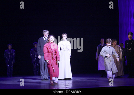 Cast Tony Nominee Gavin Lee ritorna al ruolo di Bert nel Disney teatrale di musical di Broadway produzione di 'Mary Poppins" Foto Stock