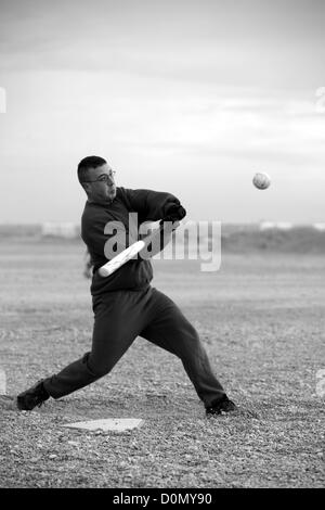 Gioco del softball su Camp Leatherneck, provincia di Helmand, Afghanistan, Foto Stock