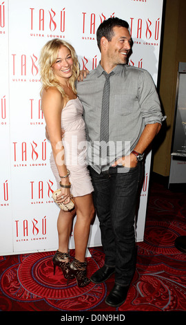 LeAnn Rimes festeggia il suo compleanno a TABU Ultra Lounge al MGM Grand Resort Casino Las Vegas NV, Judy Foto Stock