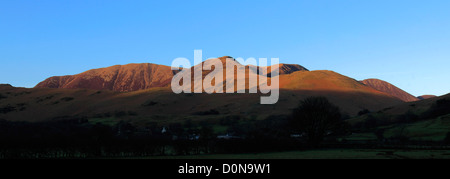 I colori autunnali, Whiteless Pike cadde, Parco Nazionale del Distretto dei Laghi, Cumbria County, England, Regno Unito Foto Stock