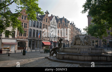 Bruxelles - Il Grasmarkt e Charles Buls fontana nella luce del mattino. Foto Stock