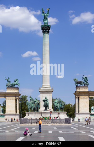 Millennium un monumento sulla Piazza degli Eroi in Budapest, Ungheria. Foto Stock