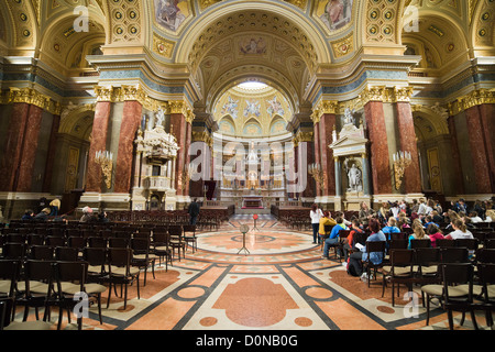 Interno della St Stephen Basilica di Budapest, Ungheria. Foto Stock