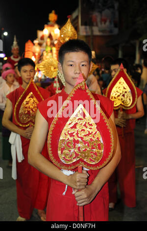 Chiang Mai, Thailandia. Il 28 novembre 2012. Sfilata per la Loy Krathong Festival, Chiang Mai, Thailandia. Credito: Paul Brown / Alamy Live News Foto Stock