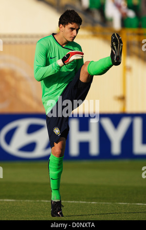 In Brasile il portiere Rafael si riscalda prima del 2009 FIFA U-20 World Cup round di 16 match contro Uruguay porta a detto stadio. Foto Stock