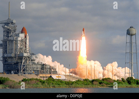 Il lancio della navetta Discovery su STS-31 Foto Stock