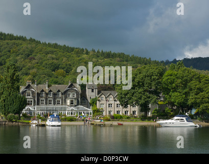 Lakeside Hotel, Lago di Windermere, Parco Nazionale del Distretto dei Laghi, Cumbria, England Regno Unito Foto Stock