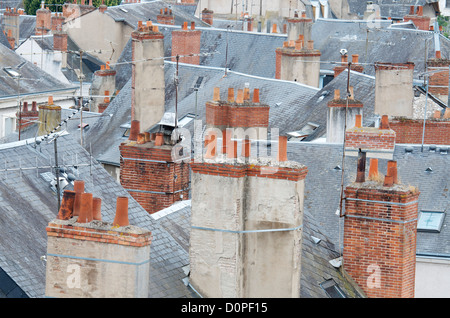 Forefront di tetti nella vecchia città di Blois, Valle della Loira, Francia Foto Stock