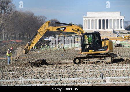 WASHINGTON DC, Stati Uniti d'America - costruzione in corso per rinnovare il Lincoln Memorial stagno riflettente sul National Mall di Washington. I progressi che a metà dicembre 2011. Foto Stock