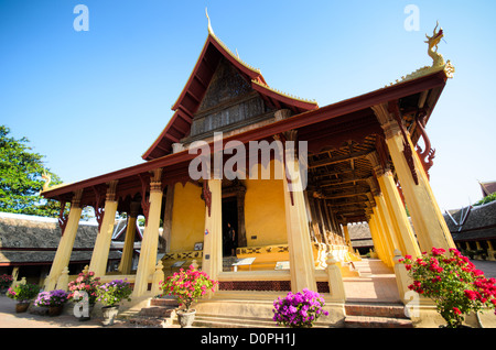 VIENTIANE, Laos - Il tempio centrale in corrispondenza di Wat Si Saket in Vientiane, Laos. Costruito nel 1818, il tempio è di stile Siamese piuttosto che il tradizionale stile Lao. Ora è forse il più antico tempio ancora in piedi in Vientiane. Foto Stock