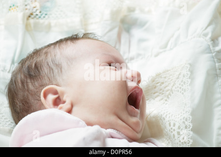 Bambino di sbadiglio Foto Stock