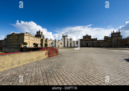 Vista del Palazzo di Blenheim, Woodstock, Oxfordshire, Regno Unito Foto Stock