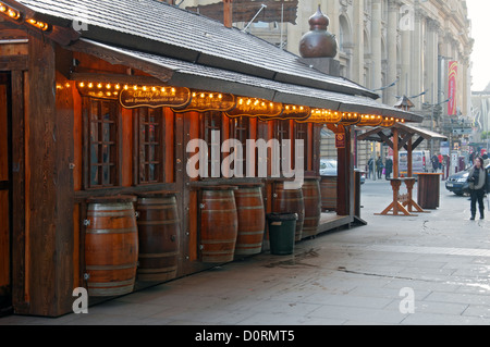 Mercato di Natale sala della birra, Nuova Cattedrale Street, Manchester, Inghilterra, Regno Unito Foto Stock