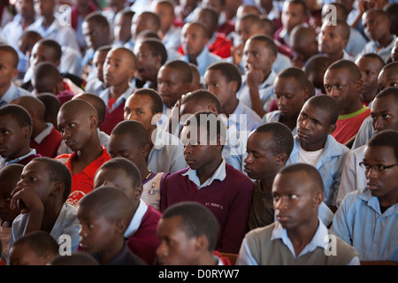 Keniote scolari in assemblea - Nyeri, Kenya, Africa orientale. Foto Stock