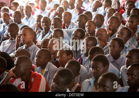 Keniote scolari in assemblea - Nyeri, Kenya, Africa orientale. Foto Stock