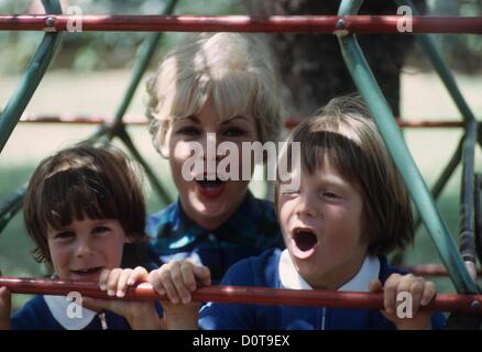 JAMIE LEE CURTIS con madre Janet Leigh e sorella Kelly Curtis 1963.25962.(Immagine di credito: © Bill Kobrin/Globe foto/ZUMAPRESS.com) Foto Stock