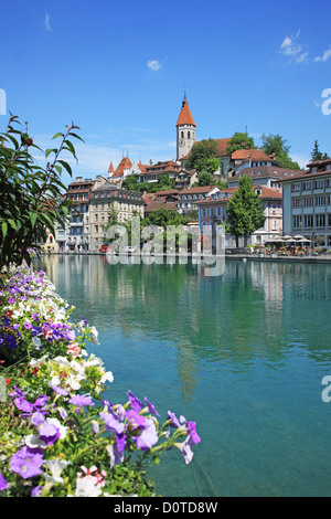 Viaggi, geografia, architettura e cultura, Europa, Svizzera, Berna, Thun, storico, al castello, chiesa, Lago, verticale Foto Stock