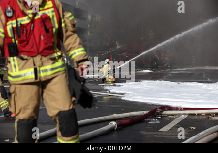 Berlino, Germania, Loesch opera di un incendio di grandi dimensioni Foto Stock