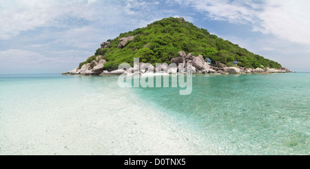 Splendida isola nel mare tropicale Foto Stock