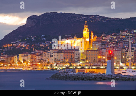 Francia, Europa Alpes Maritimes, Menton, di notte, sera, faro, Gavran, chiesa, St. Michel, Riviera Foto Stock