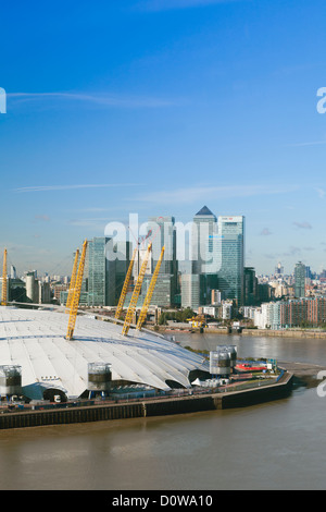Vista del millennium dome e da Canary Wharf a Londra, Inghilterra Foto Stock