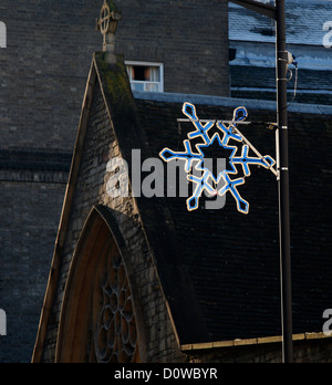 Cambridge street decorazione di Natale nella luce del giorno Foto Stock