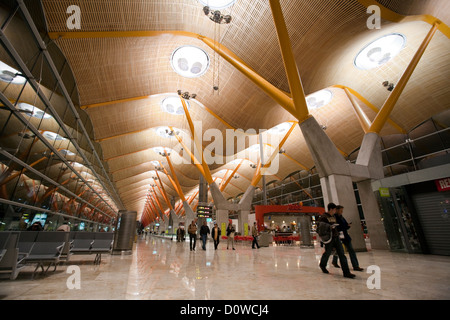 Madrid, Spagna, Terminal 4 presso l'aeroporto Barajas di Madrid Foto Stock