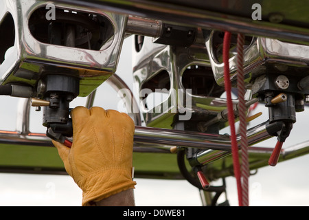 Mano in carica, Ballooning, Chipping Ongar, Essex, UK Foto Stock