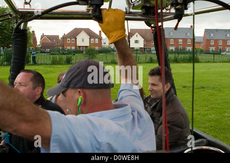 Capitano della mongolfiera, decollo, Ballooning, Chipping Ongar, Essex, Regno Unito Foto Stock