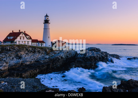 Portland Head Light è un storico Faro di Cape Elizabeth, Maine Foto Stock