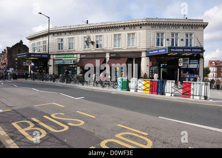 Londra, Regno Unito, Willesden la stazione verde Foto Stock