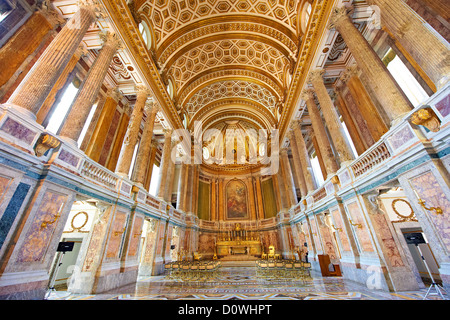 La cappella barocca di Borbone Re di Napoli Palazzo Reale di Caserta, Italia. Foto Stock