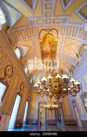 " La sala delle guardie del corpo' - la seconda anticamera è chiamato anche la "Sala di stucchi" per la sua ricca decorazione, Palazzo Reale di Caserta, Italia. Foto Stock