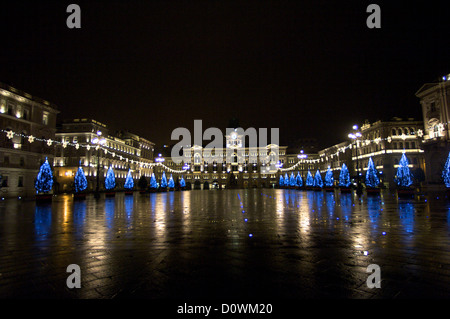 Natale a Trieste, Italia la famosa piazza della città. Foto Stock