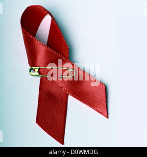 Nastri di rosso contro l HIV/AIDS Foto Stock